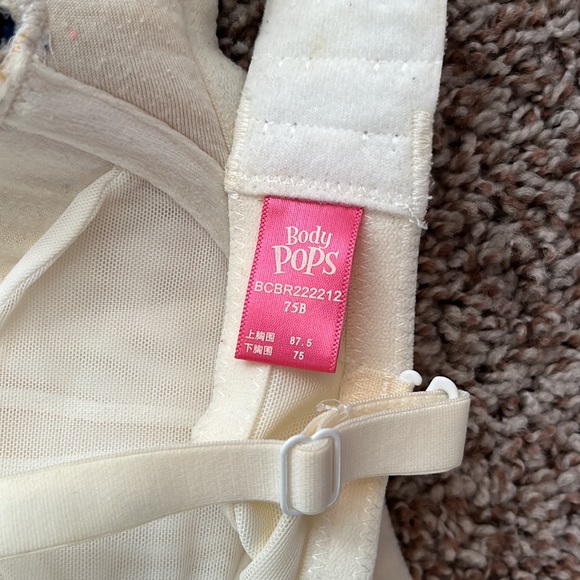 Cute bra - Picture 3 of 3